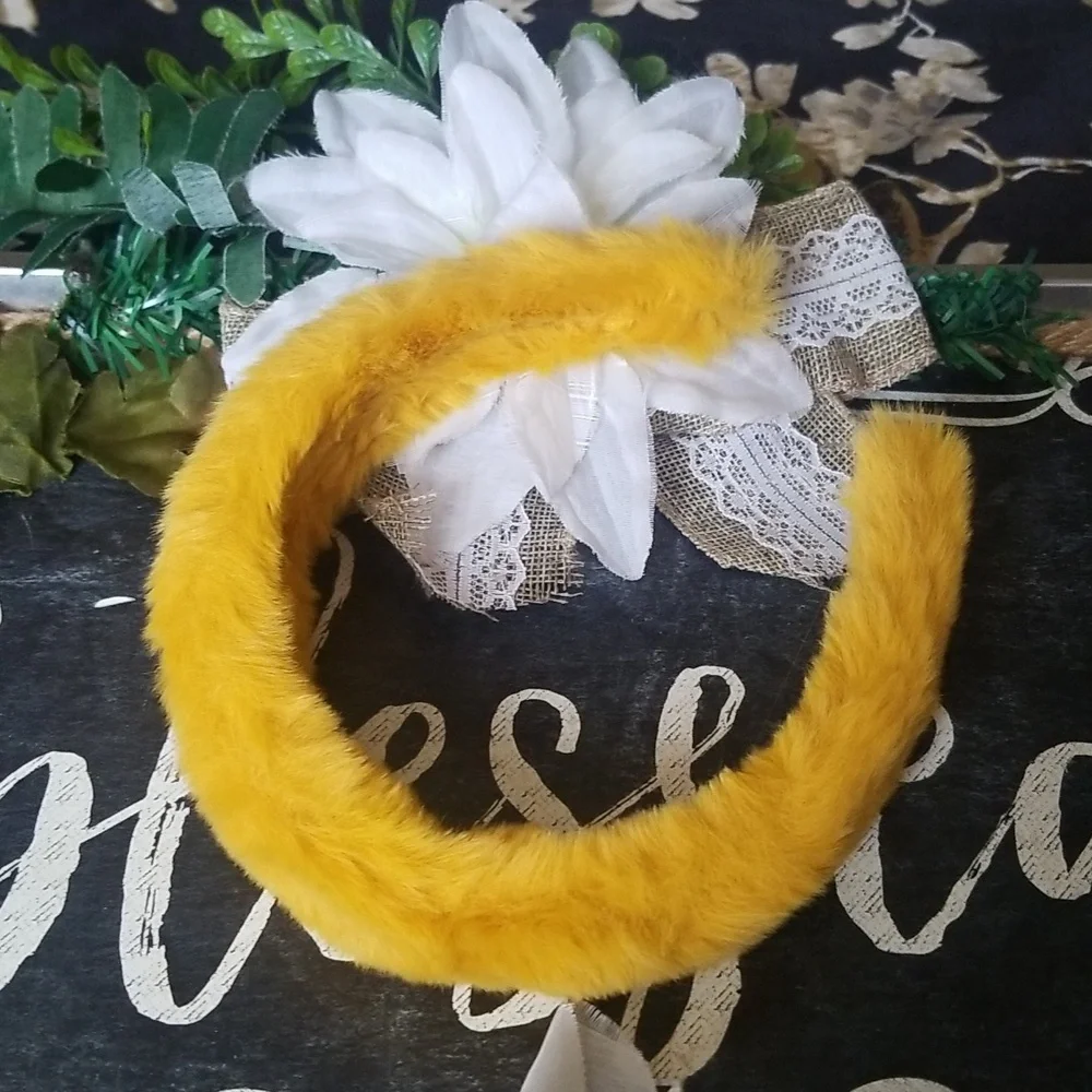 Women's/girls small fur yellow headband new never worn.